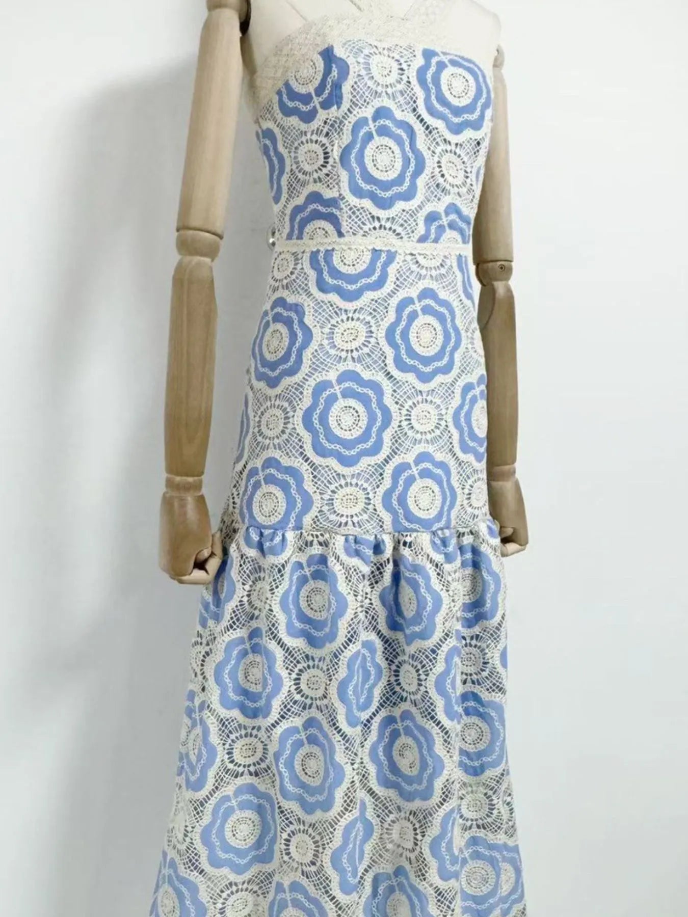 Lace Sleeveless Tiered Midi Dress - Image 9