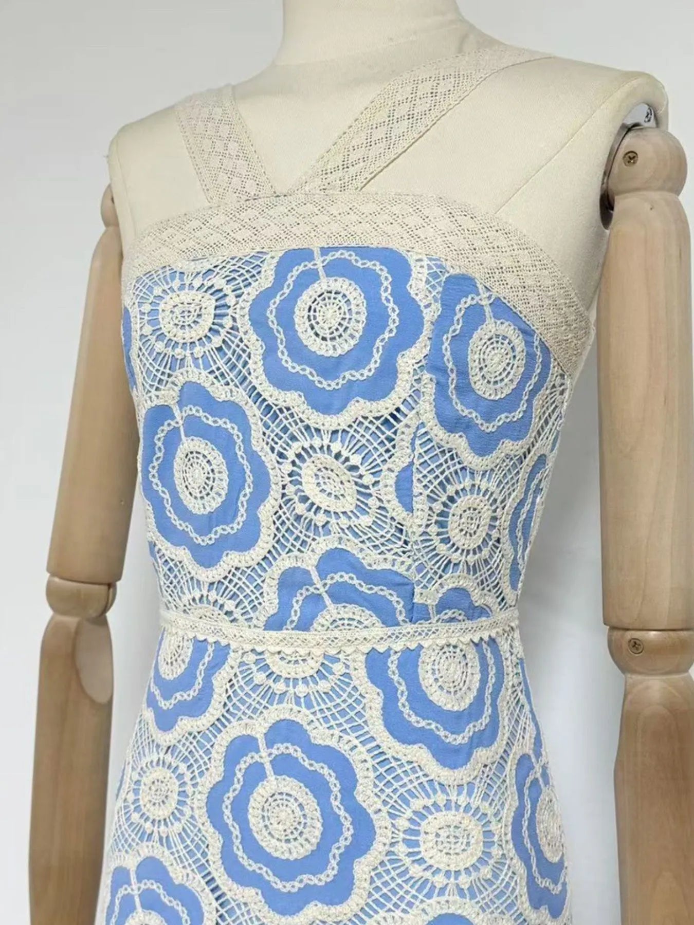 Lace Sleeveless Tiered Midi Dress - Image 7